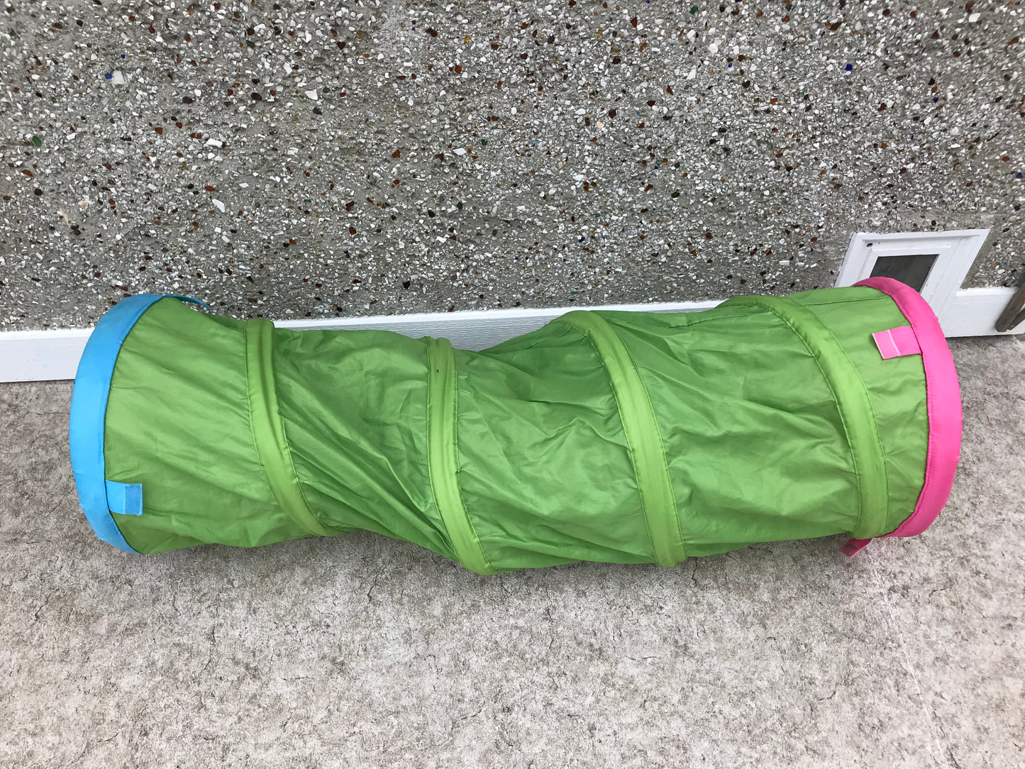 Indoor Outdoor Play Tunnel For Child or Pet Dog Puppy 5 Ft x 18 inch folds For Storage