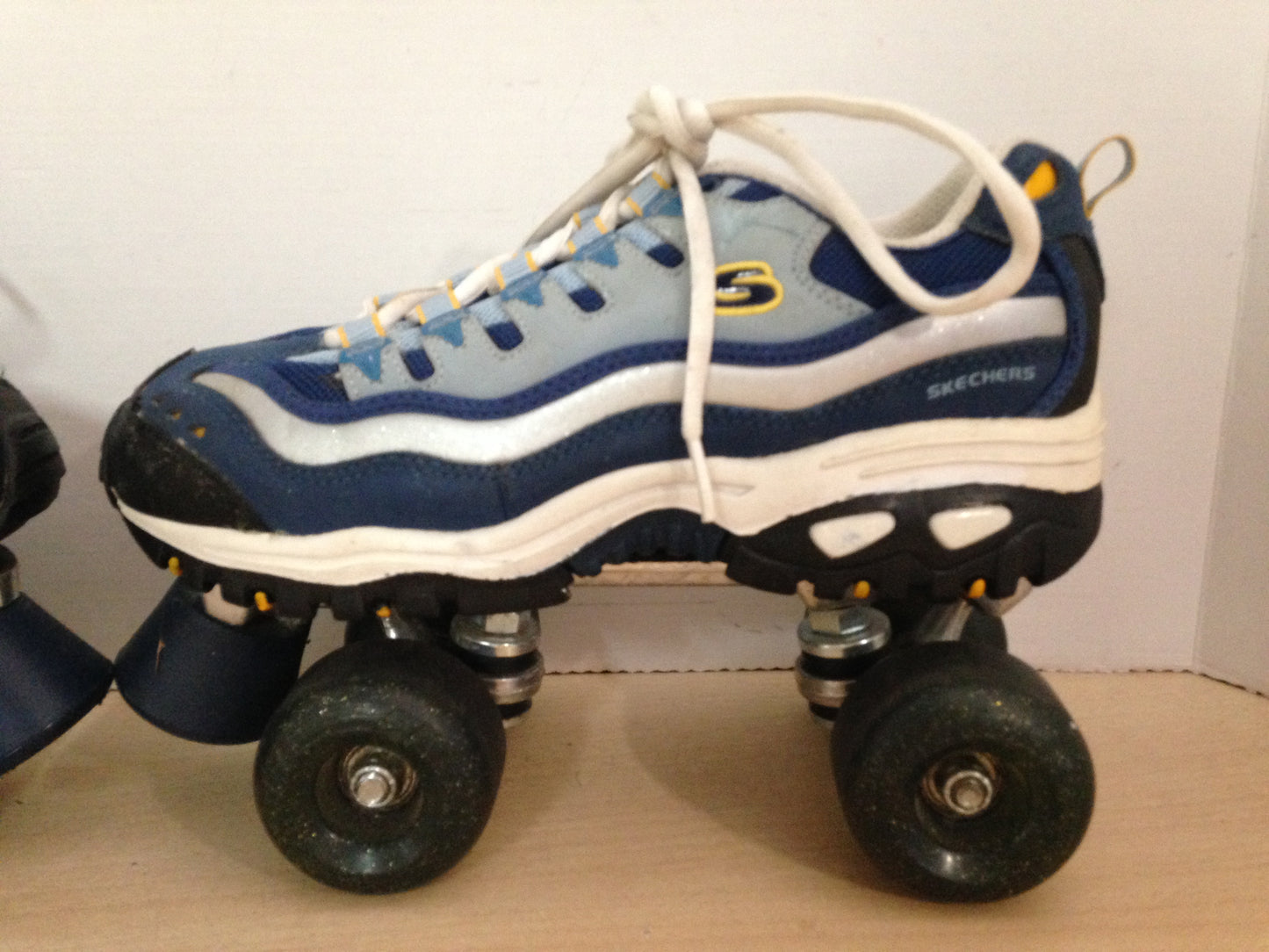 Inline Roller Skates Ladies Size 7.5 Roller Derby Sketchers 4 Wheelers Fantastic Quality