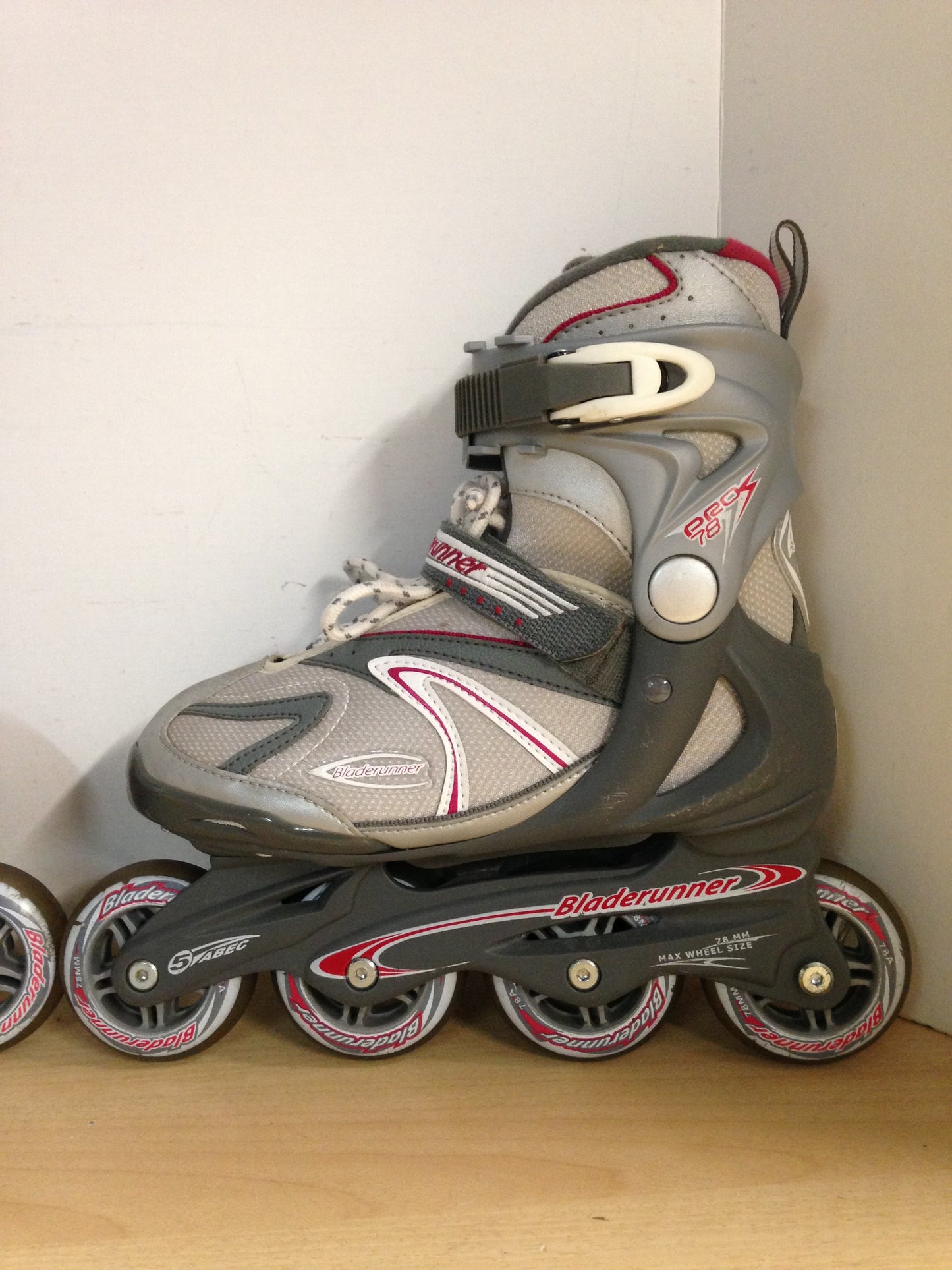 Inline Roller Skates Ladies Size 6 Rollerblades Grey White Pink Rubber Tires Excellent