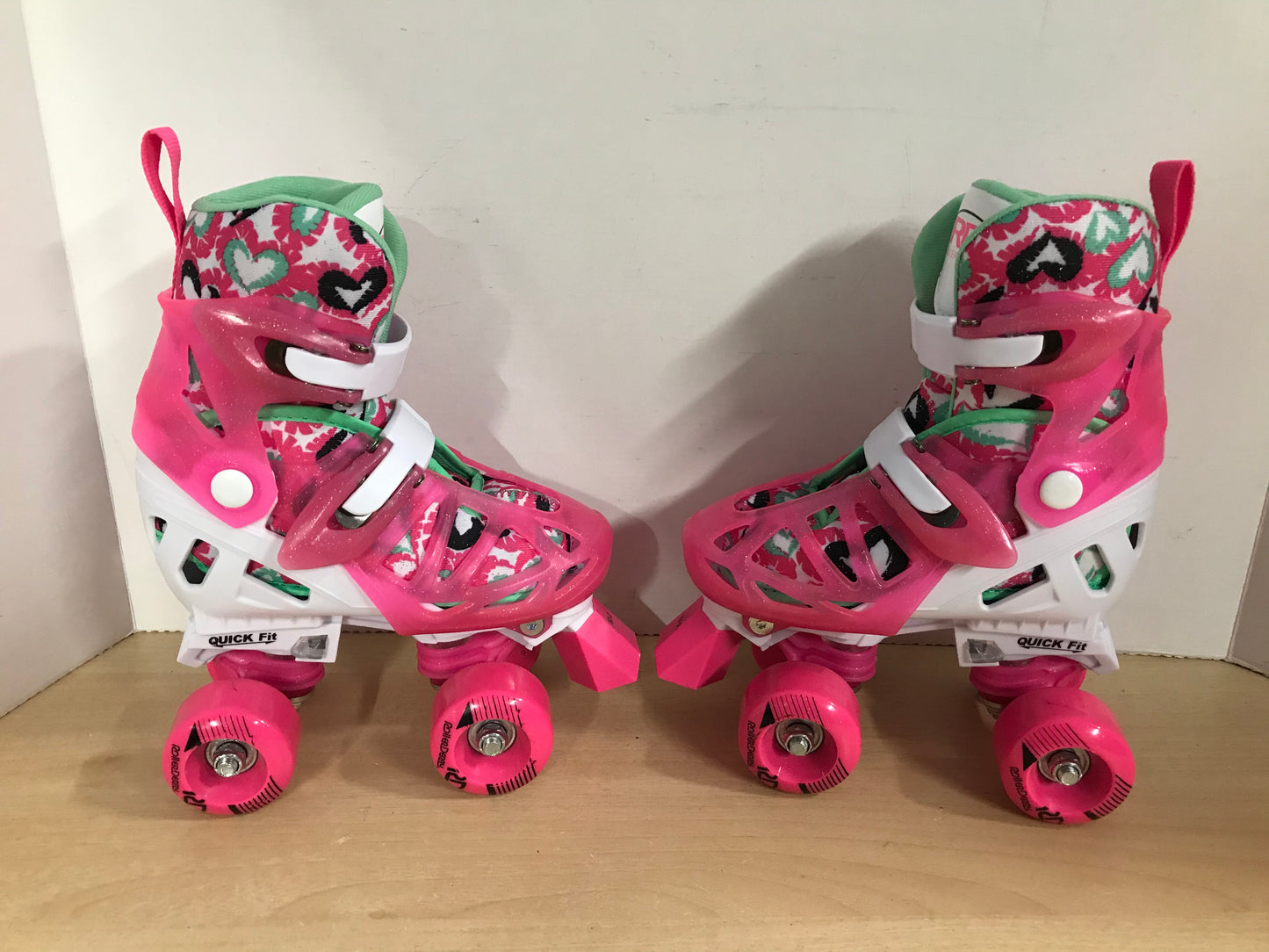 Inline Roller Skates Derby 4 Wheels Child Size 12-2 Adjustable  Rubber Wheels Pink White Apple Green As New Excellent