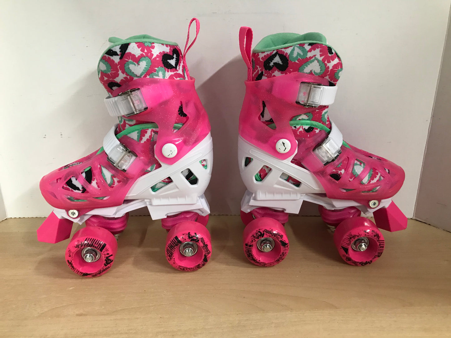 Inline Roller Skates Derby 4 Wheels Child Size 12-2 Adjustable  Rubber Wheels Pink White Apple Green As New Excellent