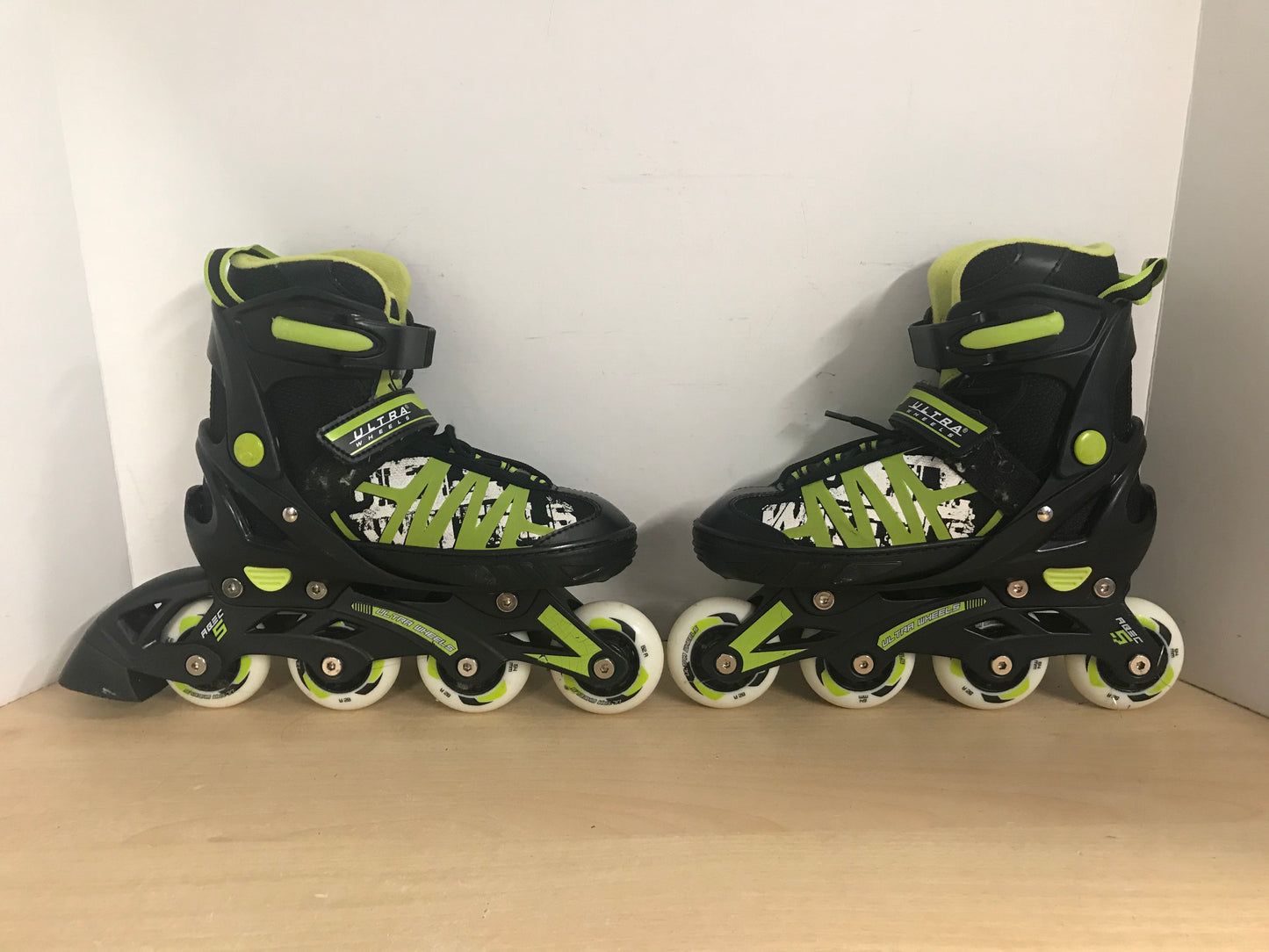 Inline Roller Skates Child Size 1-4 Ultra Wheels Adjustable Rubber Wheels Black Lime Excellent