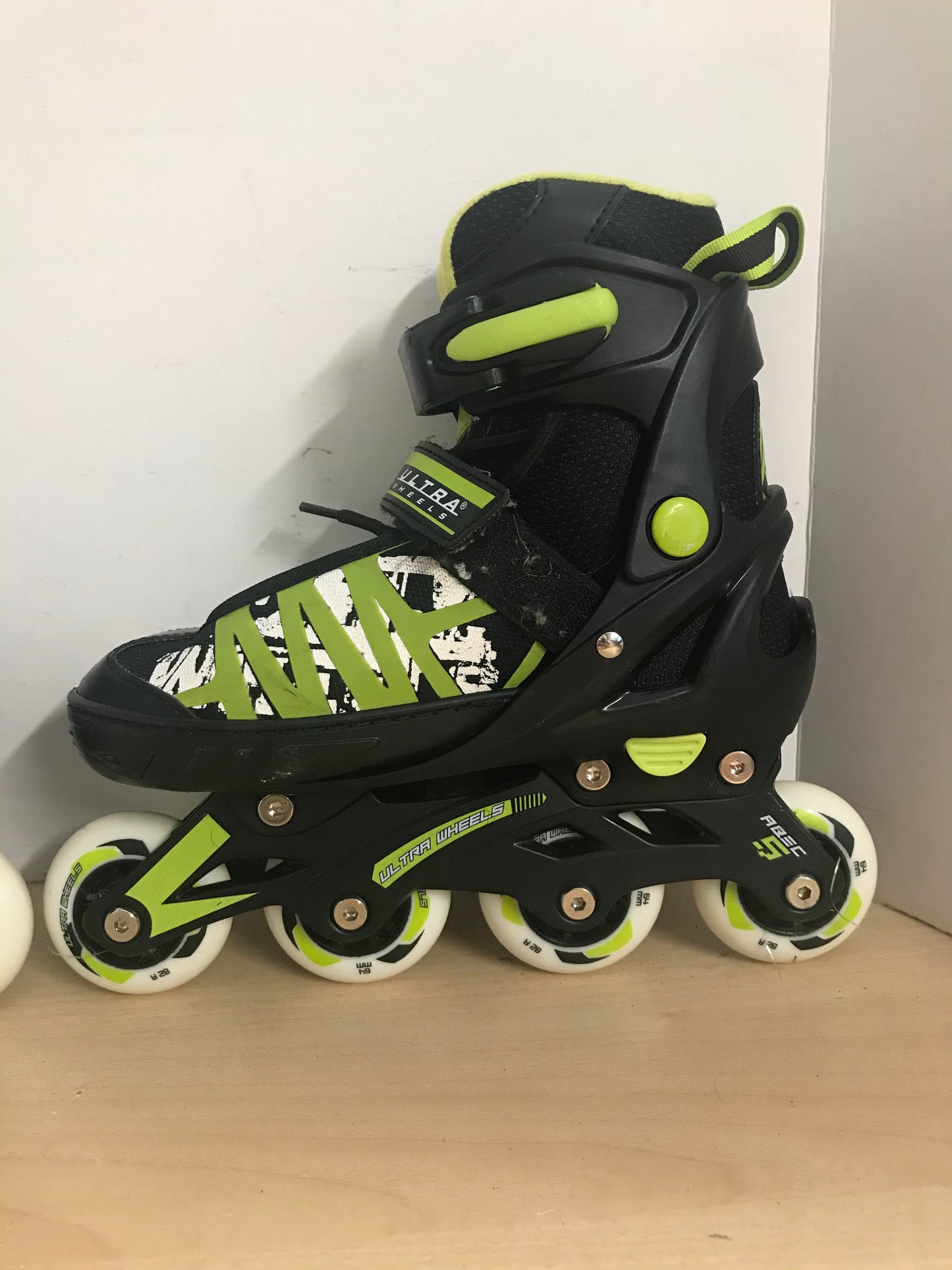 Inline Roller Skates Child Size 1-4 Ultra Wheels Adjustable Rubber Wheels Black Lime Excellent