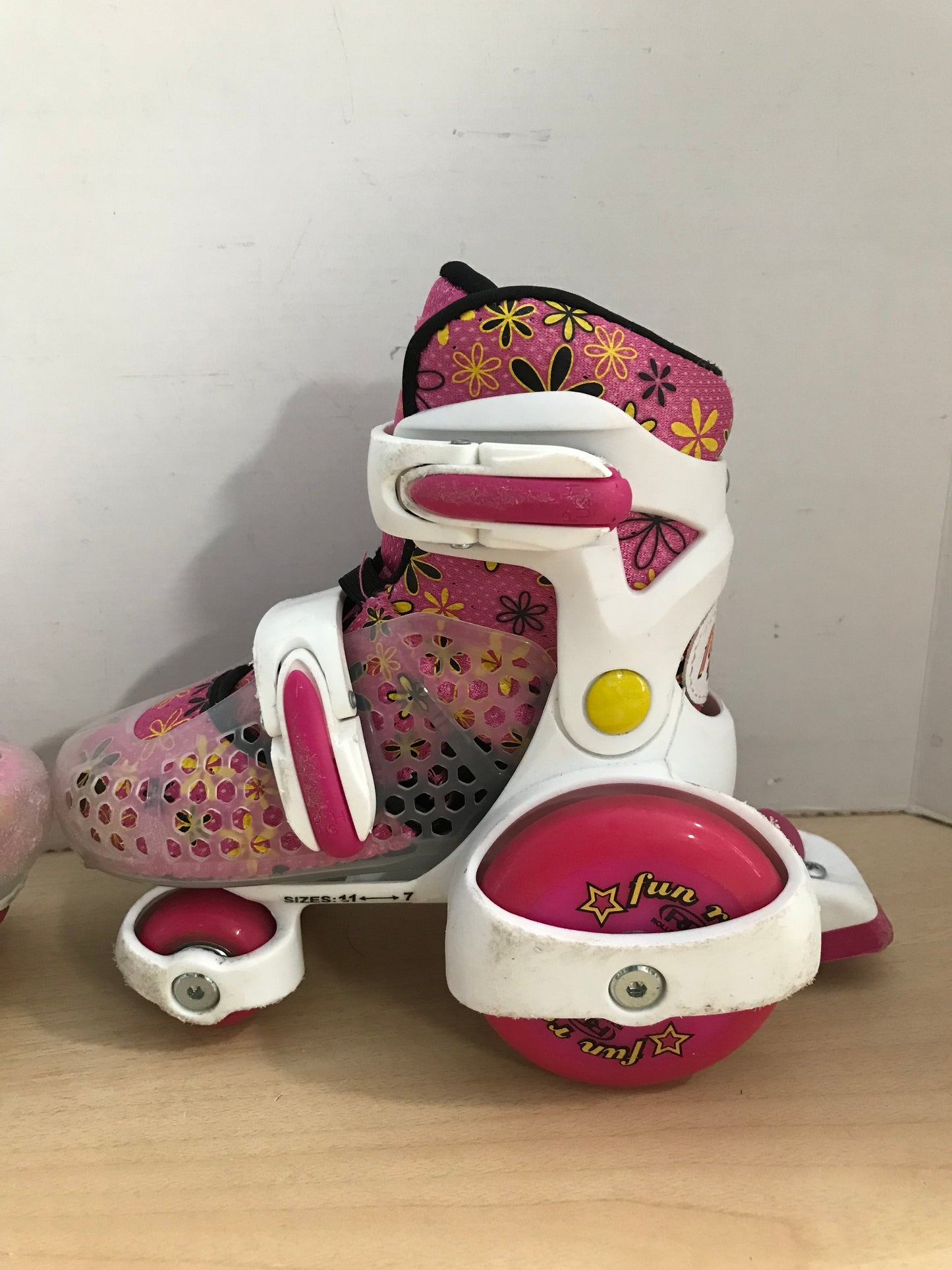 Inline Roller Skates Child Size 7-11 Adjustable Roller Derby Style Plastic Fun Roll Pink White Minor Wear