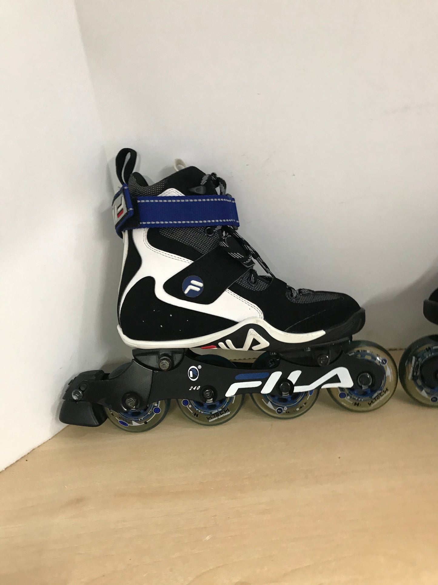 Inline Roller Skates Ladies Size 6.5 Fila Black Blue White With Rubber Wheels As New