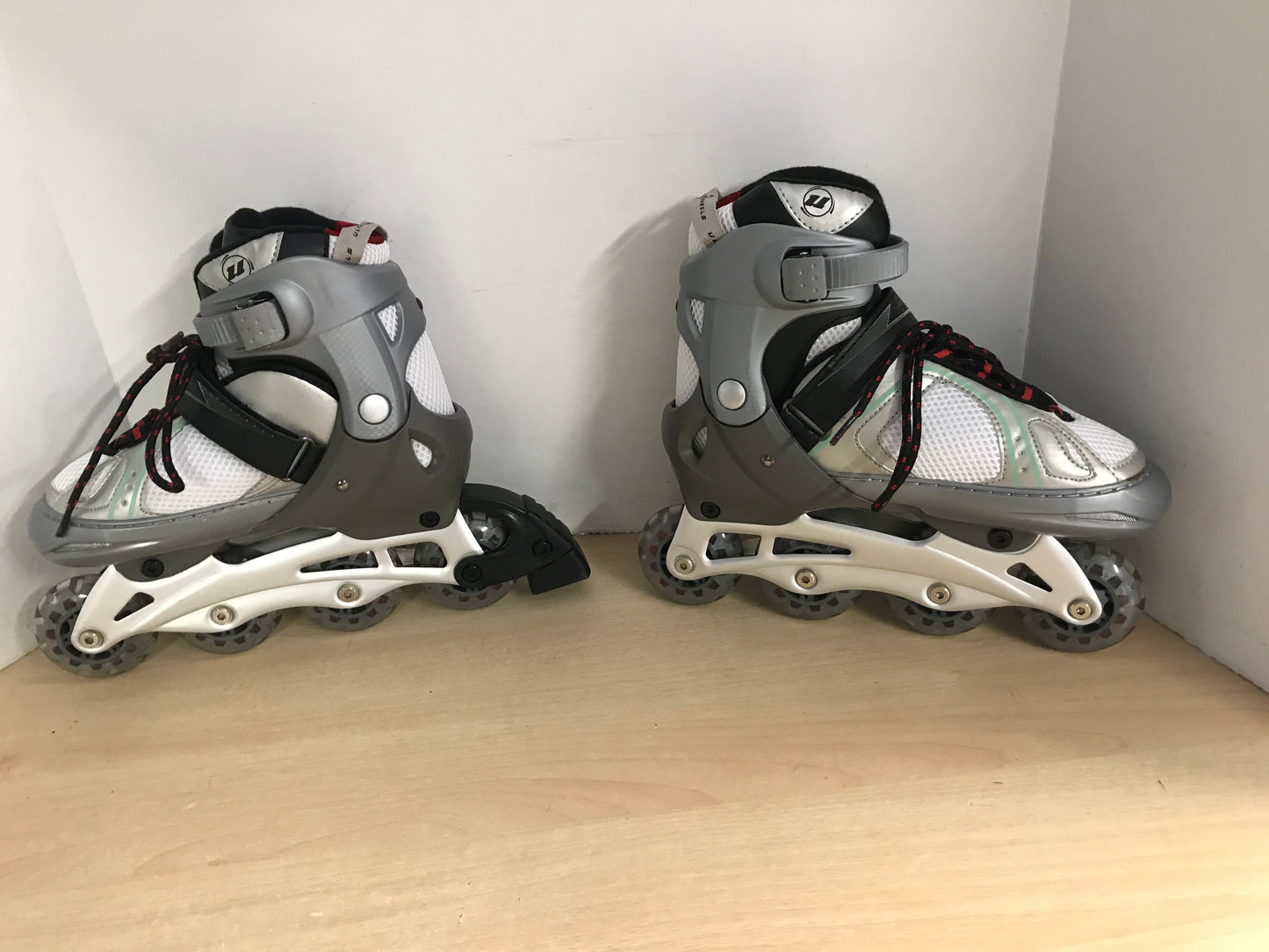 Inline Roller Skates Men's Size 5-8 Adjustable Ultra Wheels Rubber Wheels New Without Tags JP 5596