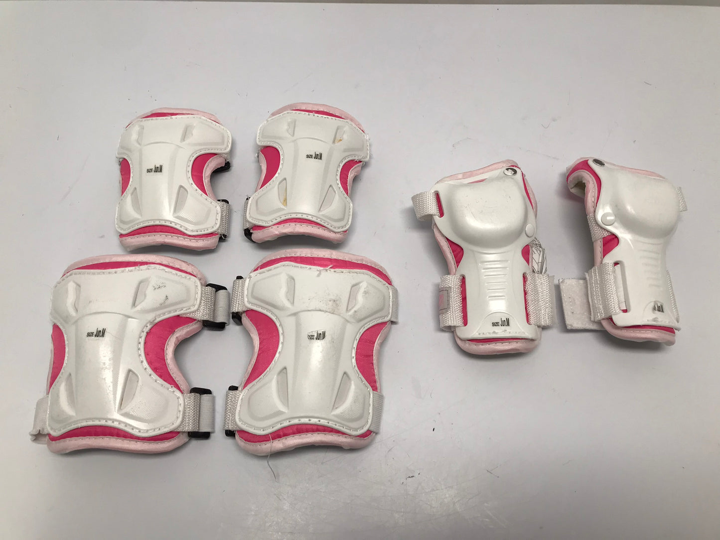 Inline Roller Skates Protective Knee Wrist Elbow Pads Child Size 6-8 FireFly White Pink As New