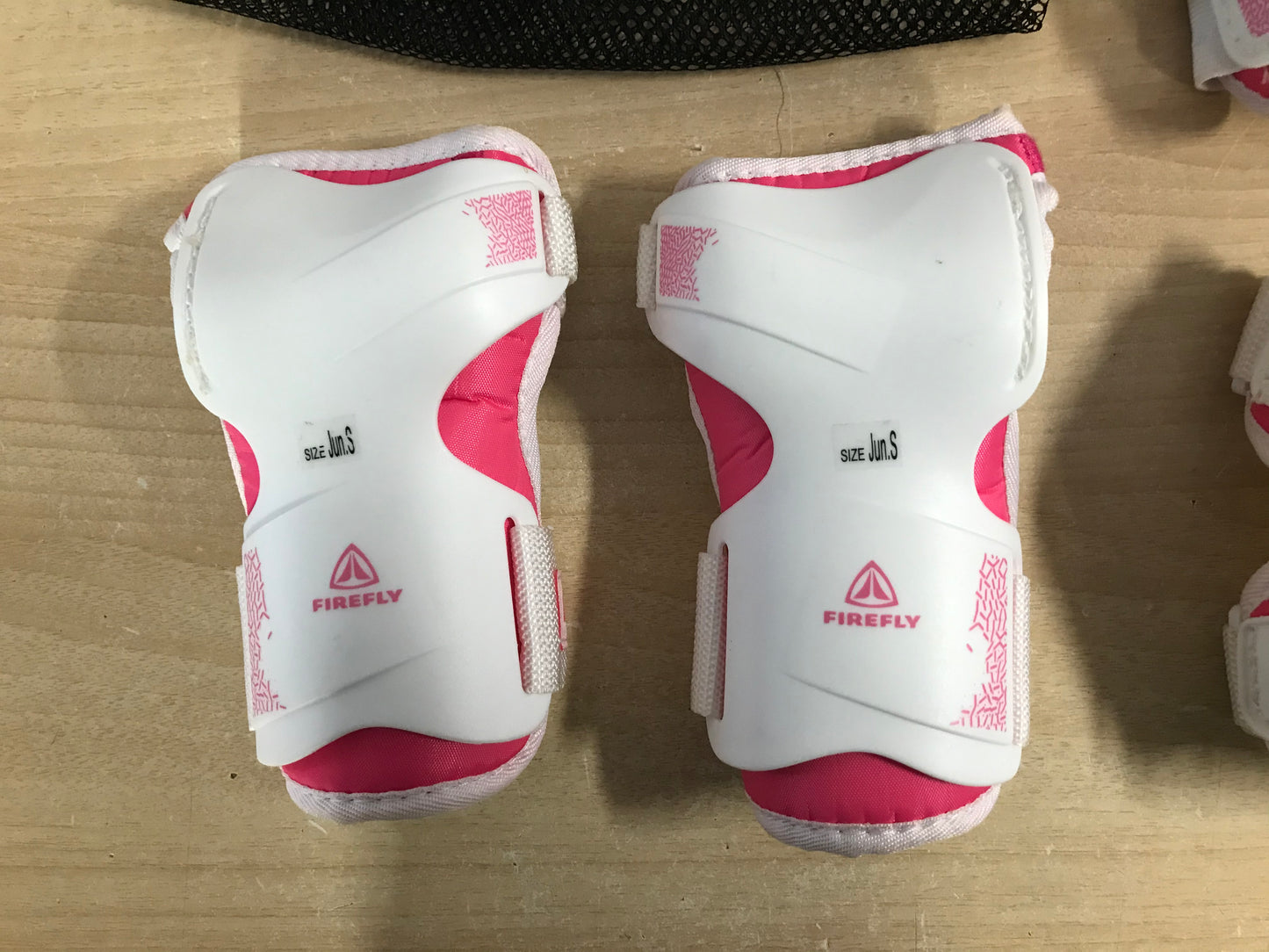 Inline Roller Skates Protective Knee Wrist Elbow Pads Firefly Child Size 6-8 White Pink Excellent