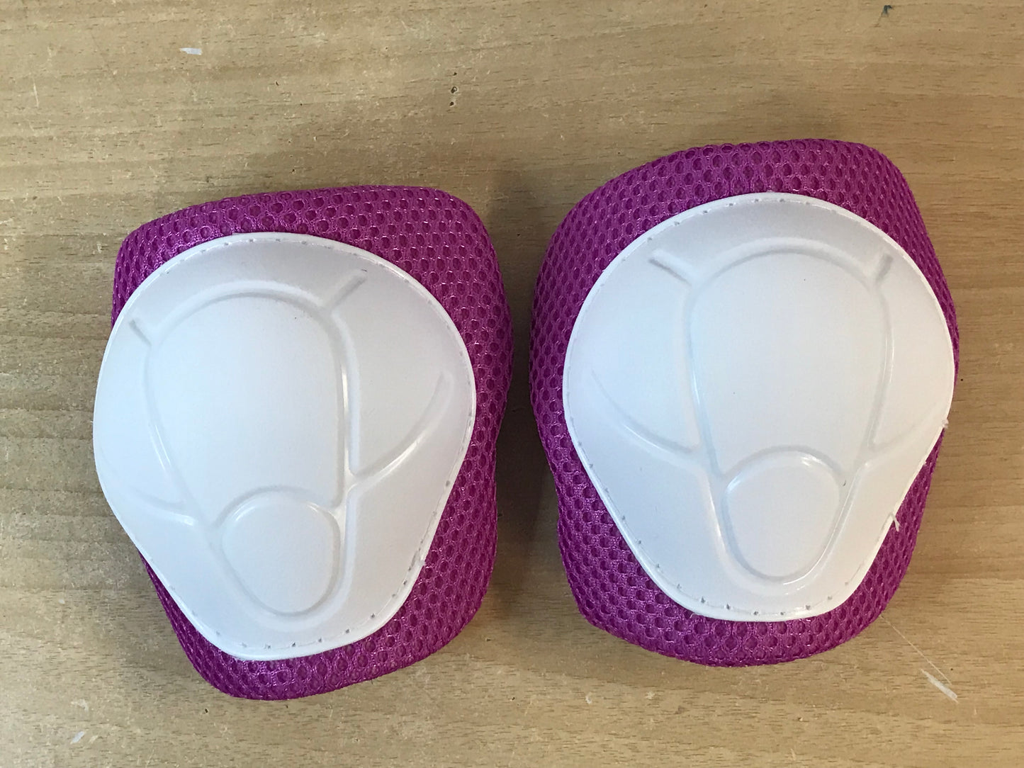 Inline Roller Skates Protective Pads Bike Skateboard Child Size 4-6 6 Pc Elbow  Knee and Wrist White Pink New Demo Model