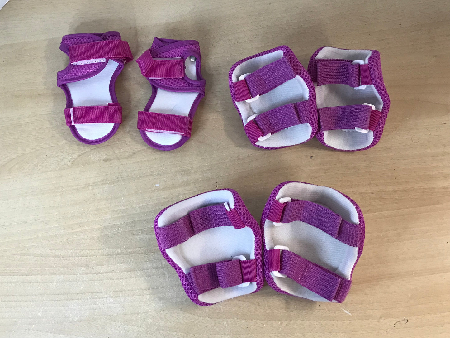 Inline Roller Skates Protective Pads Bike Skateboard Child Size 4-6 6 Pc Elbow  Knee and Wrist White Pink New Demo Model