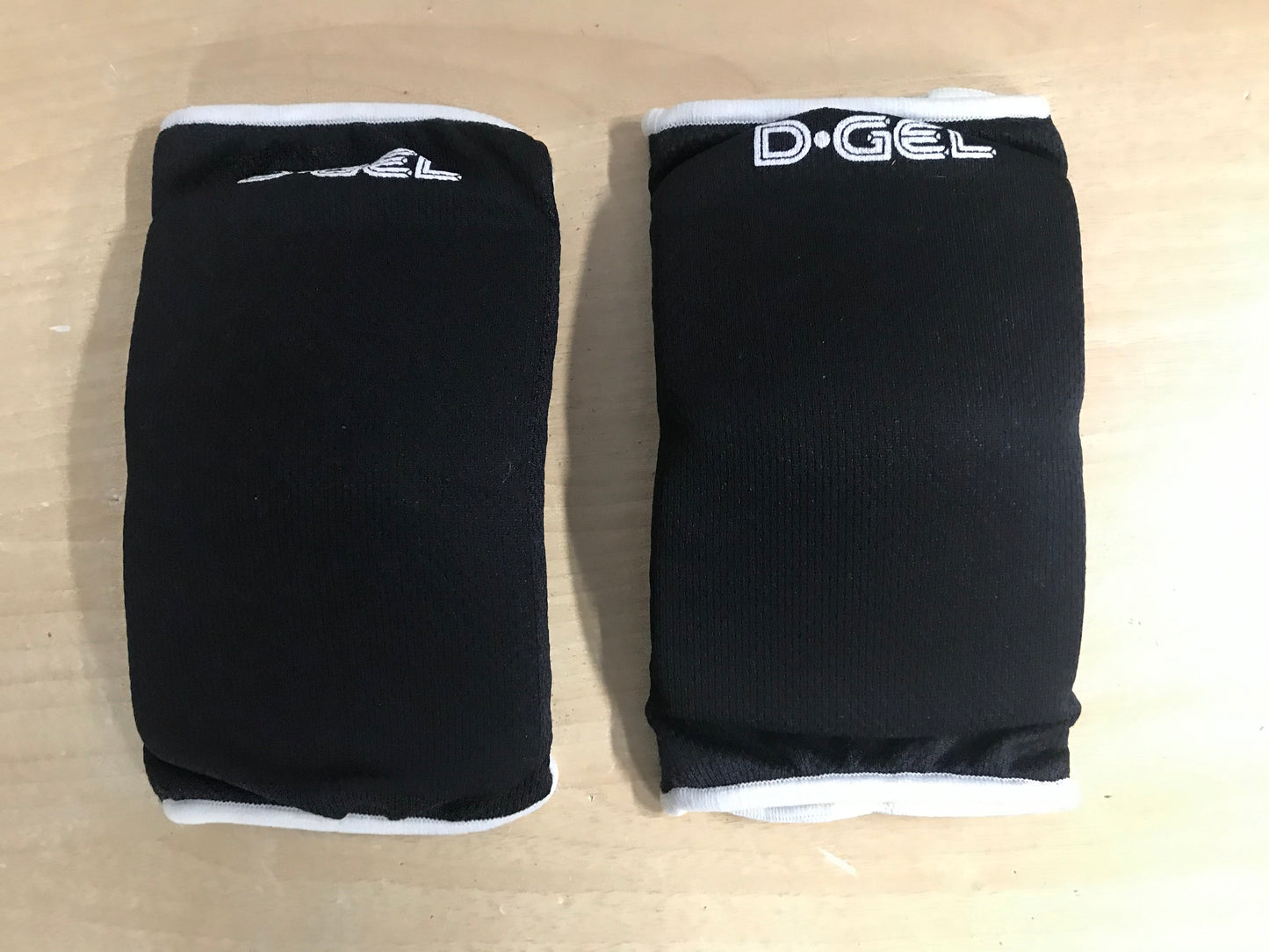 Inline Roller Skates Protection Pad D- Gel Universal Sports Hockey Knee or Elbow Pad Adult Small As New