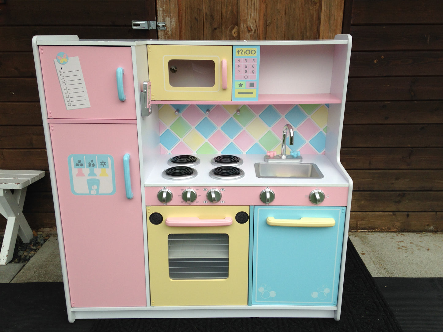 KidKraft Large Pastel Play Family Wood Kitchen 56x46x16 inch New Demo Model Mint Condition