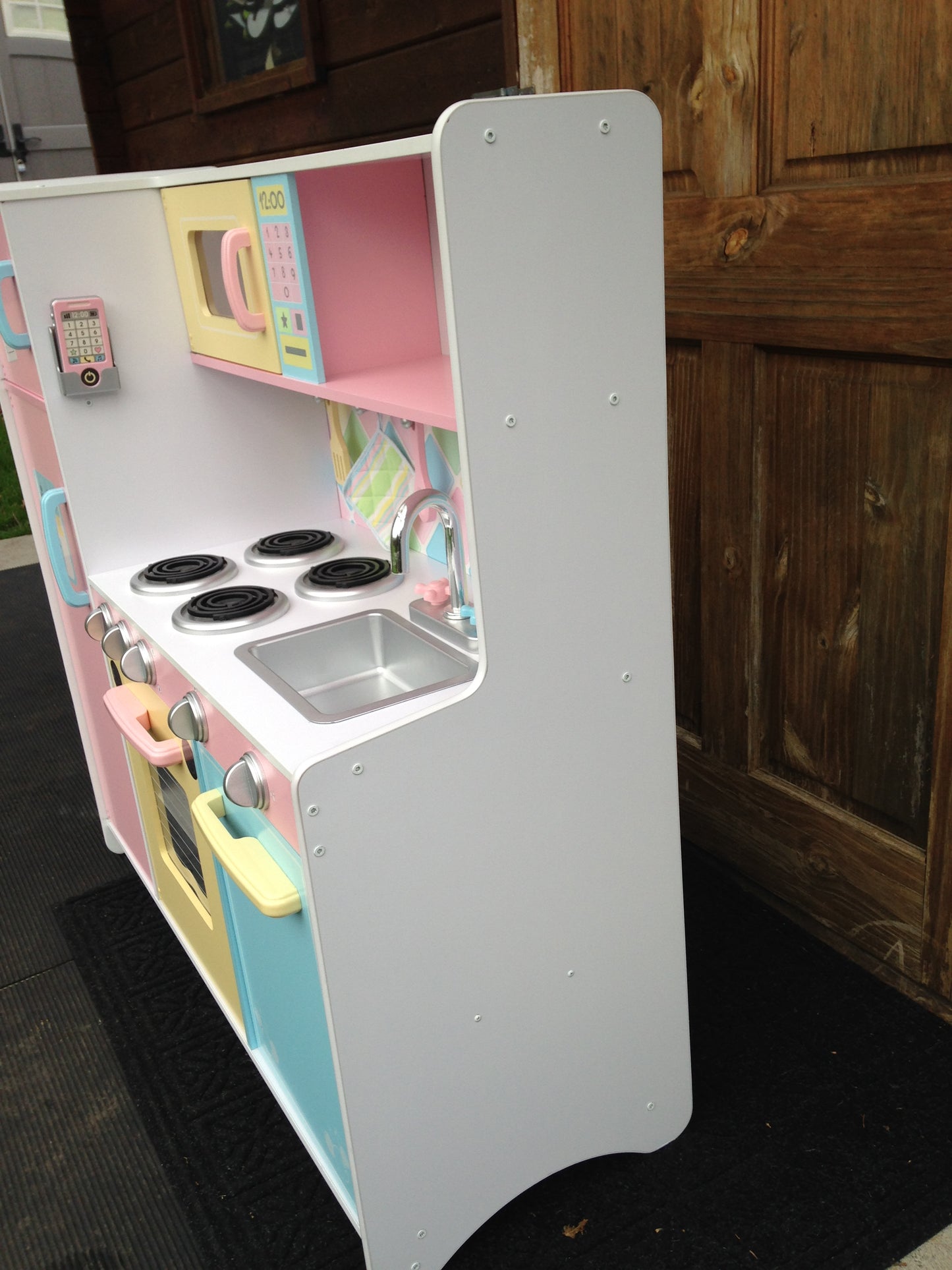 KidKraft Large Pastel Play Family Wood Kitchen 56x46x16 inch New Demo Model Mint Condition
