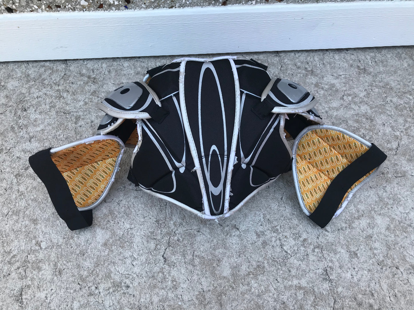 Lacrosse Chest Pad Child Size 10-12 Warrior Millenium Minor Wear