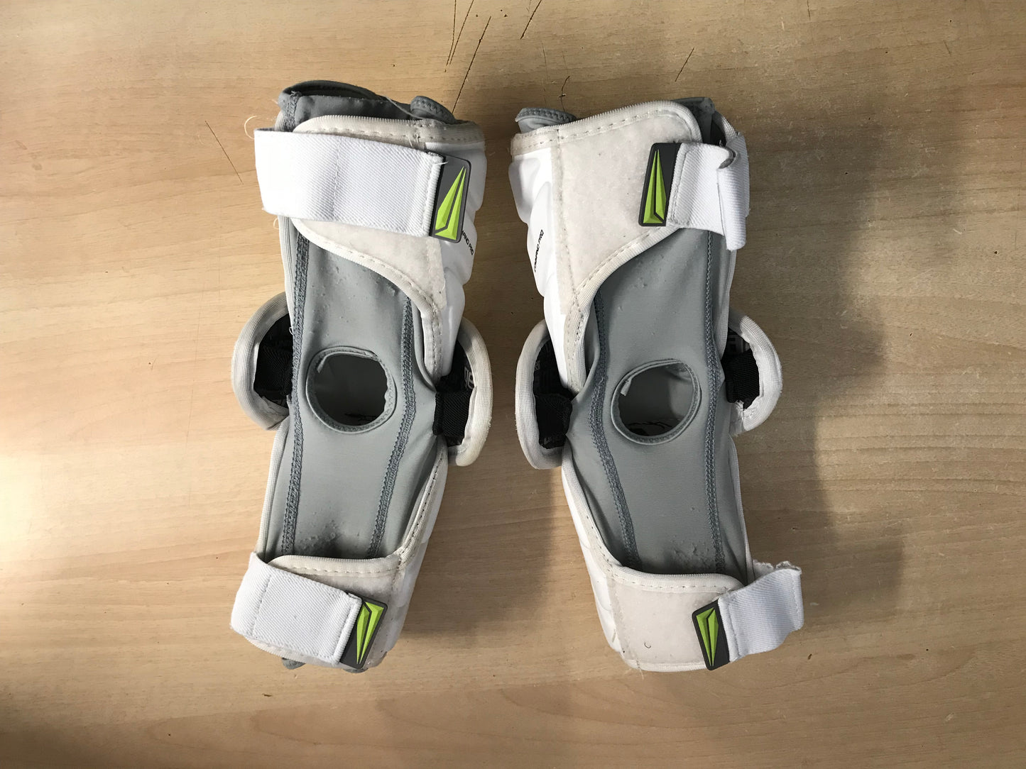 Lacrosse Elbow Pads Men's Size Medium Under Armour White