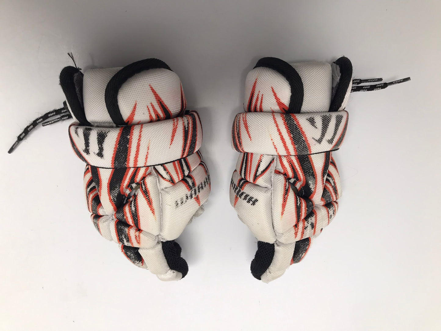 Lacrosse Gloves Child Size 6-8 Warrior Minor Wear