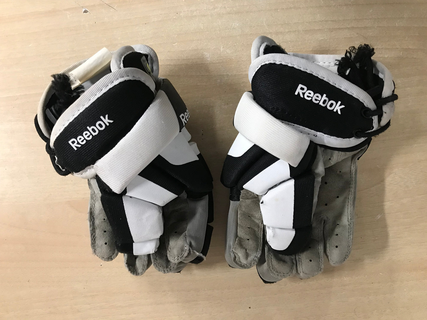 Lacrosse Gloves Child Size 8 inch Age 7-8 Reebok Grey Black White Minor Marks