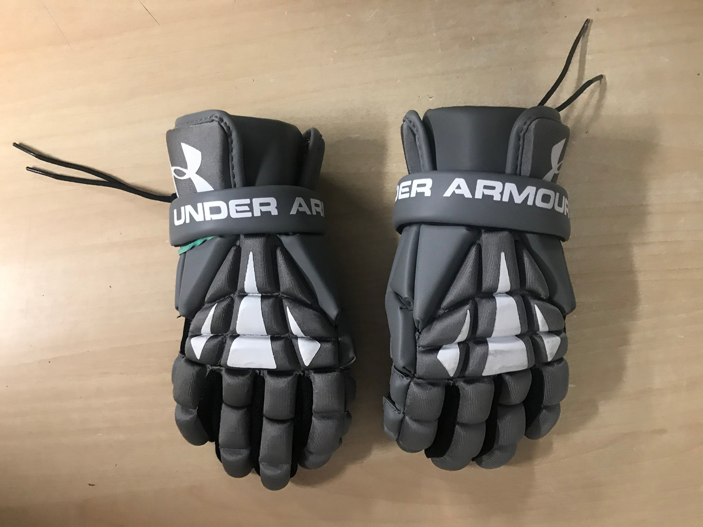 Lacrosse Gloves Child Size X Large Youth Under Armour Grey White Excellent As New
