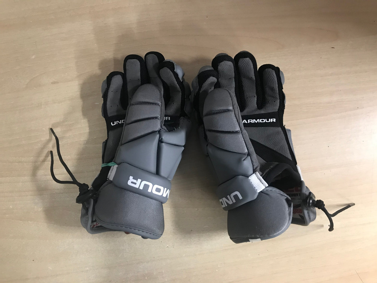 Lacrosse Gloves Child Size X Large Youth Under Armour Grey White Excellent As New