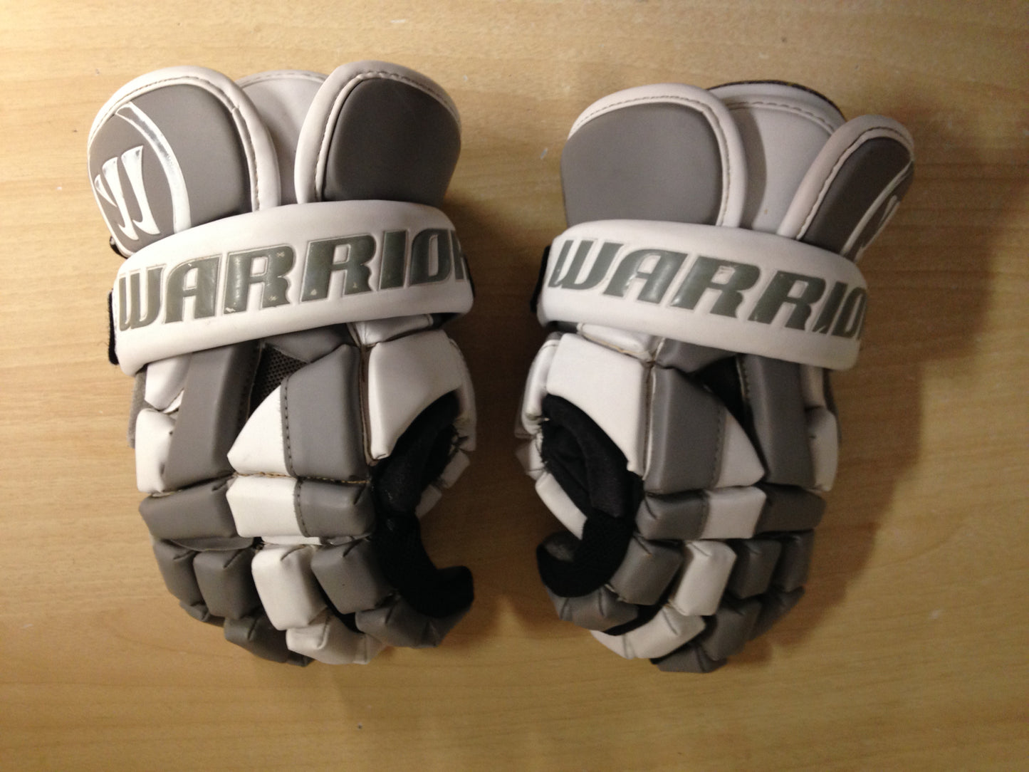 Lacrosse Gloves Men's Size Small 12 inch Warrior Grey White Excellent