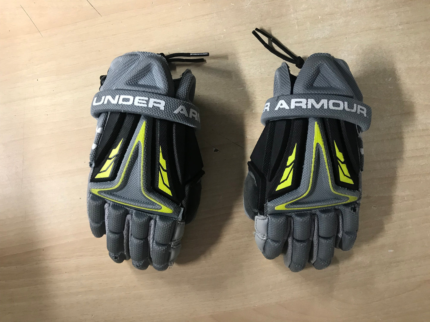 Lacrosse Gloves Size 8-10 Under Armour Grey Excellent PT 3440