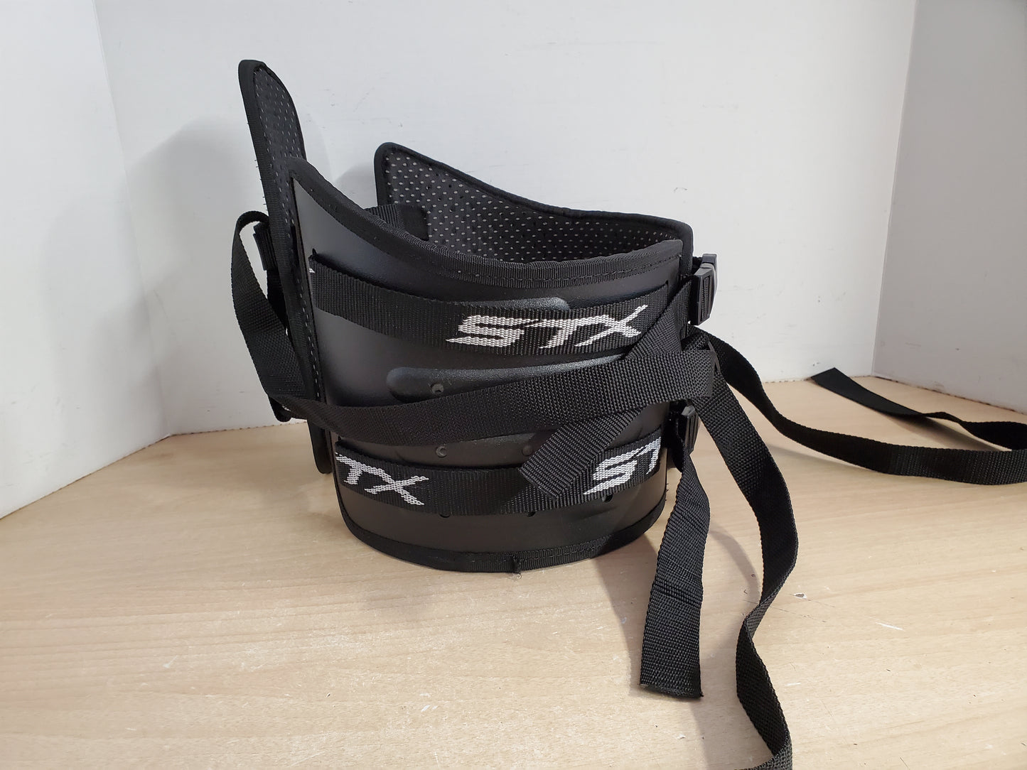 Lacrosse Kidney Pad Child Size 10-12 STX Adjustable Black White Excellent