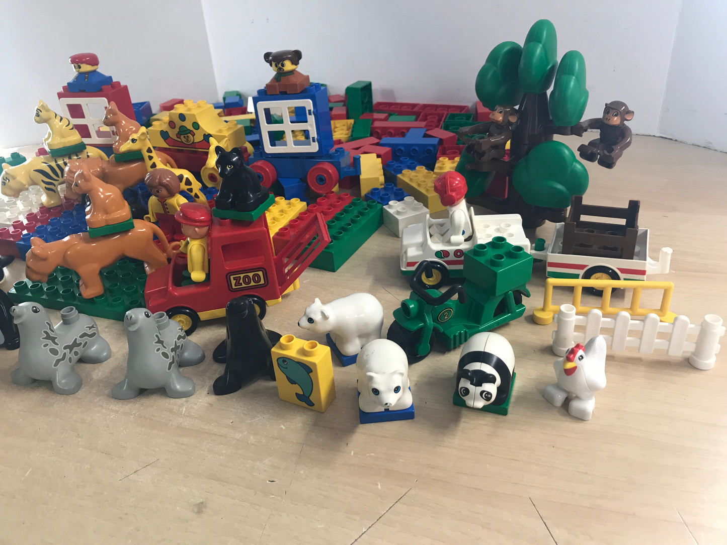 Lego Duplo 169 pc 1990 Zoo Animals Zoo Train 2668, 2661, 2660 RARE pieces All Excellent