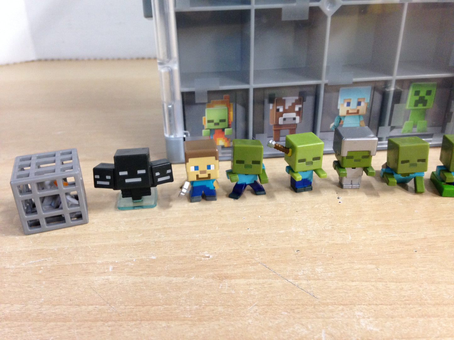 Lego Minecraft Mini Figure Collectors Case Opens For Pay Set With 17 Mini Figures Excellent