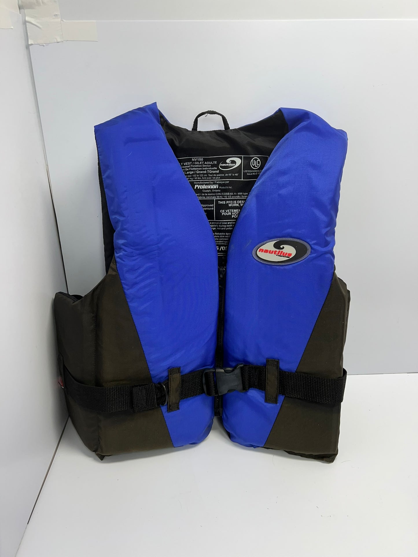 Life Jacket Adult Size Large - X Large Nautalus Black Blue New Demo Model