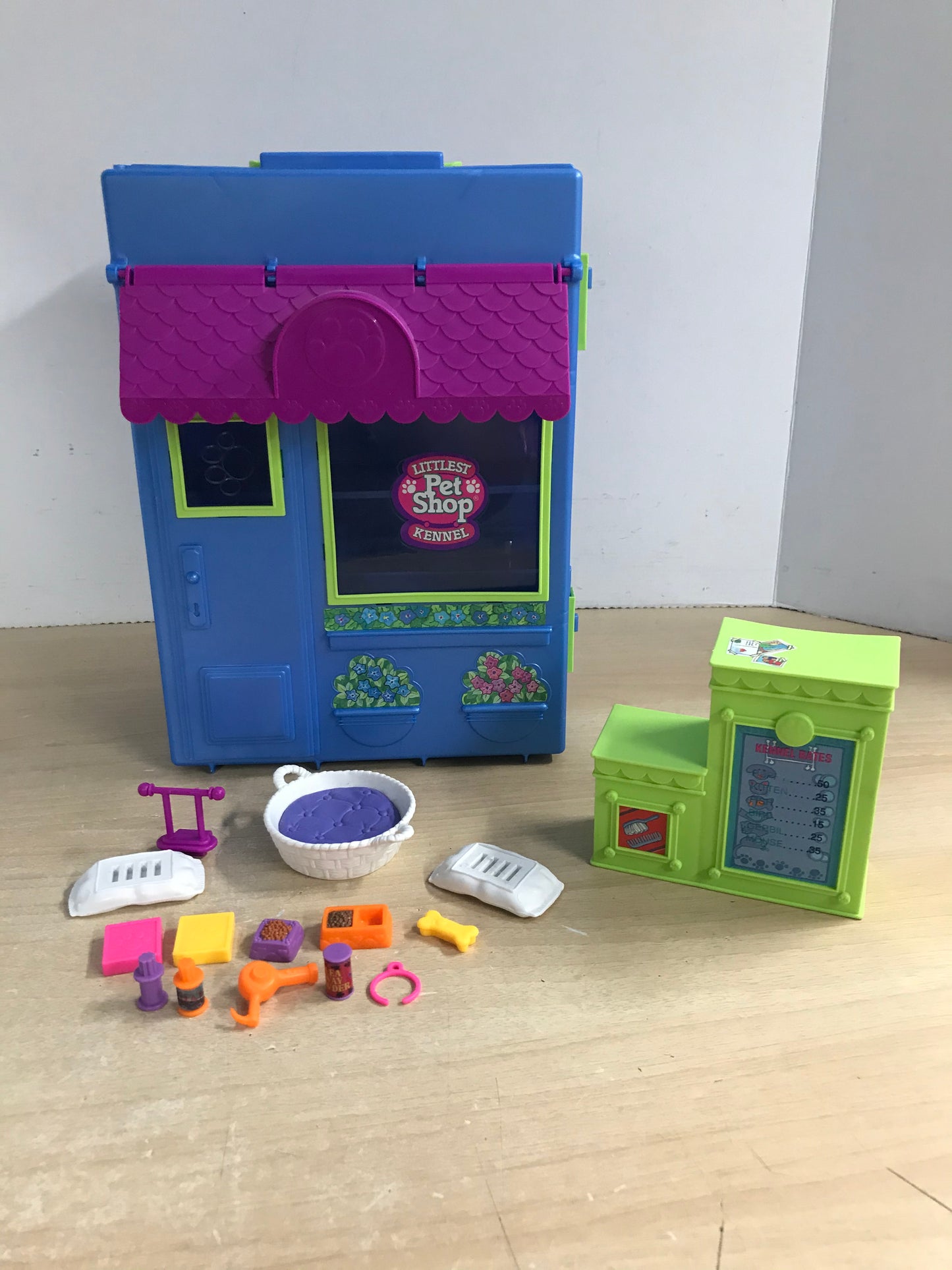 Littlest Pet Shop 1993 Vintage Pet Kennel Excellent RARE