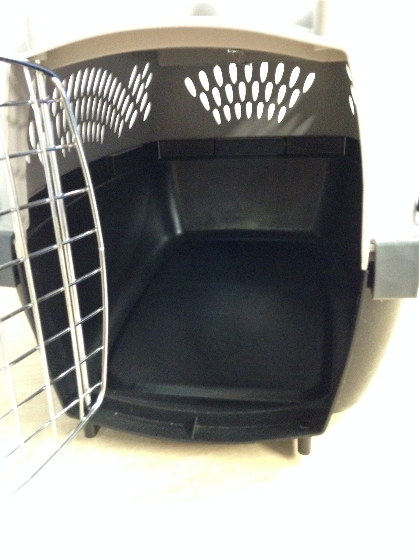 My Little Pet Shop Pet Crate Dog Cat Kennel Small Grey  Up To 15 Lb 20x11x13 inch
