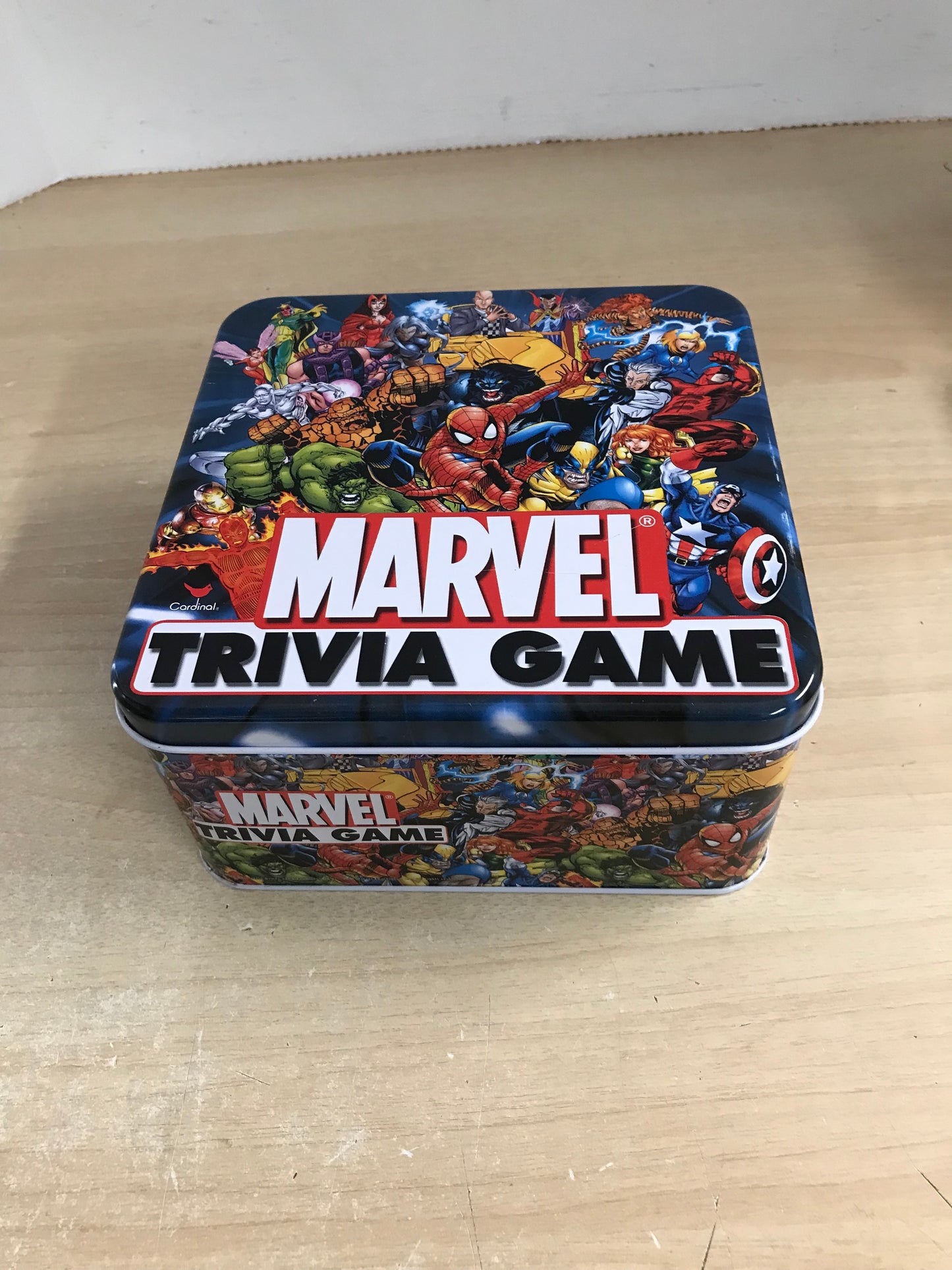 Game Marvel Super Hero Trivia Game in Tin Vintage 2001 Complete Excellent