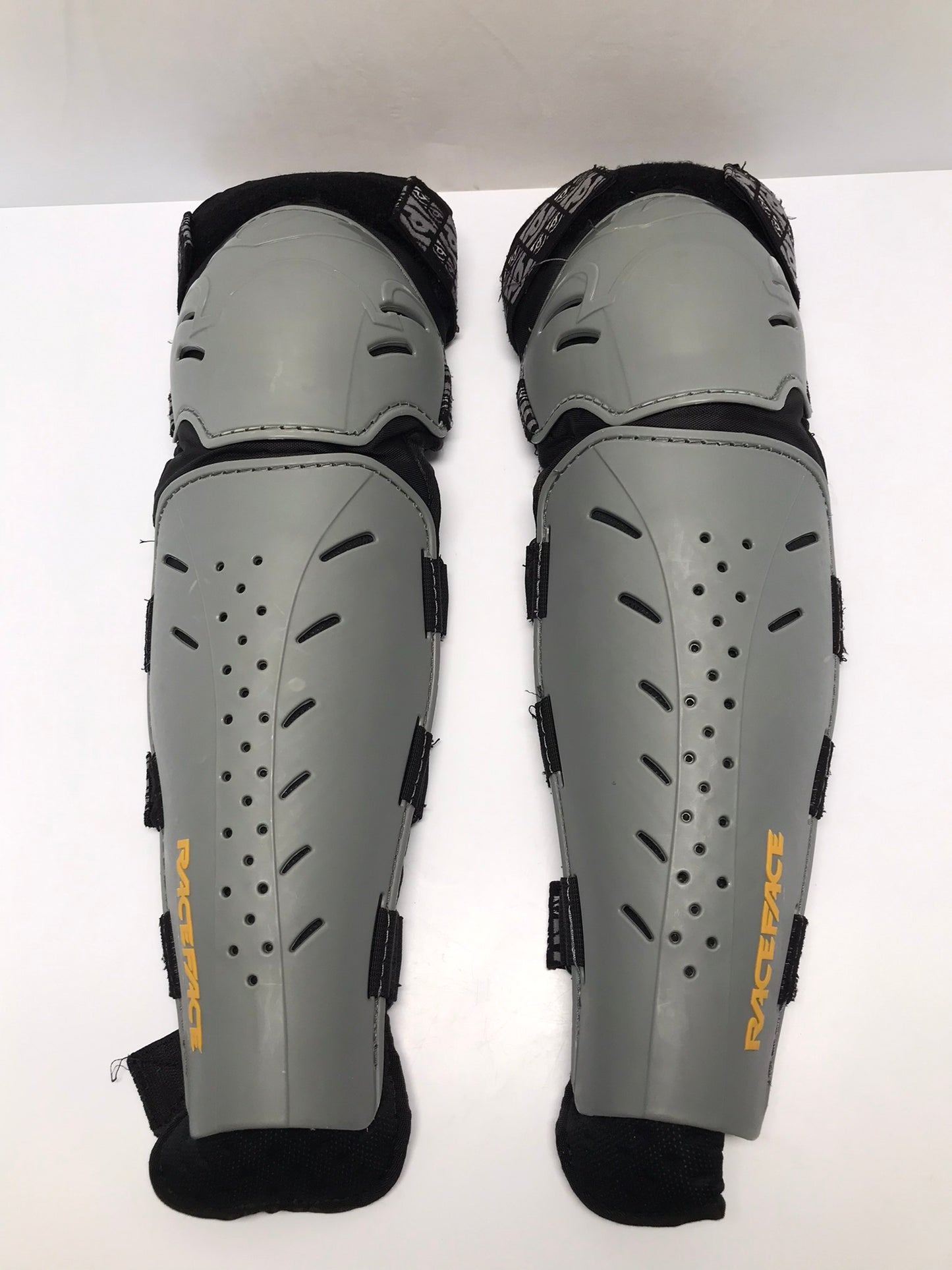 Motocross BMX Bike Race Face Knee Pads Men's Size X Large Grey Black Multi Outstanding Quality