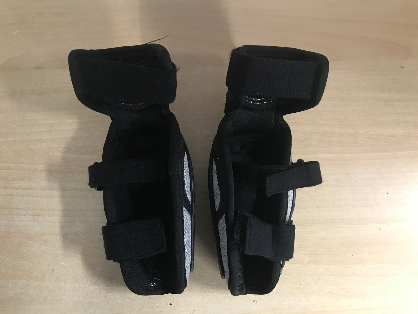Motocross BMX Dirt Bike Child Size Junior 7-10 Fox Titan Black Grey Elbow Pads As New