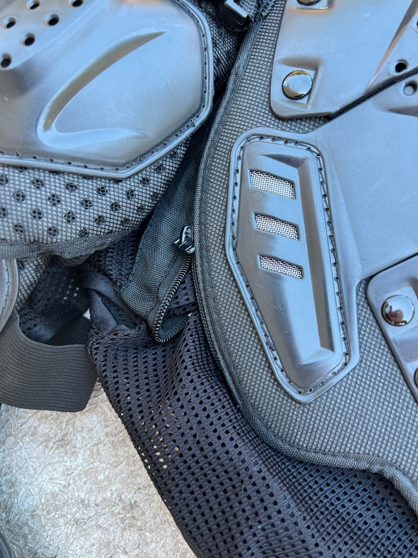 Motocross BMX Dirt Bike Men's Size Medium Bike Jacket Chest Arm Armour Back Arm Side Zipper Either Needs To Be Stitched Repaird Or Pinned The Rest Is As New