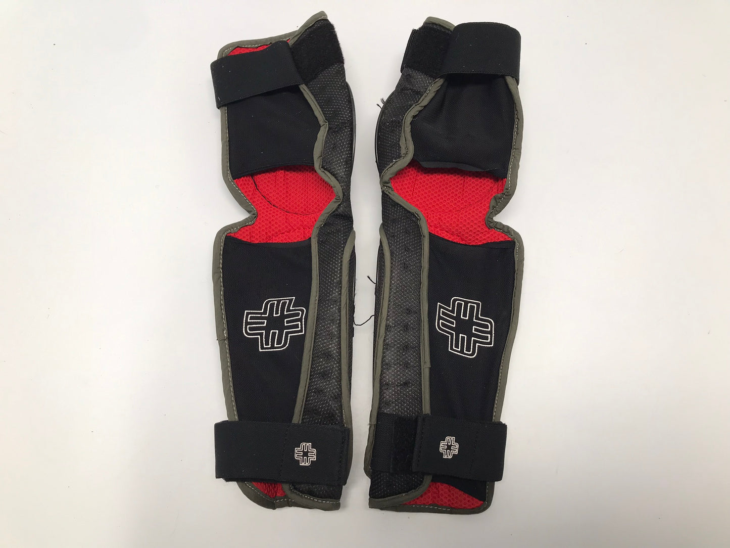 Motocross Dirt Bike BMX Bike Shin Child Size Youth Large 10-12  Mace Red Black Excellent