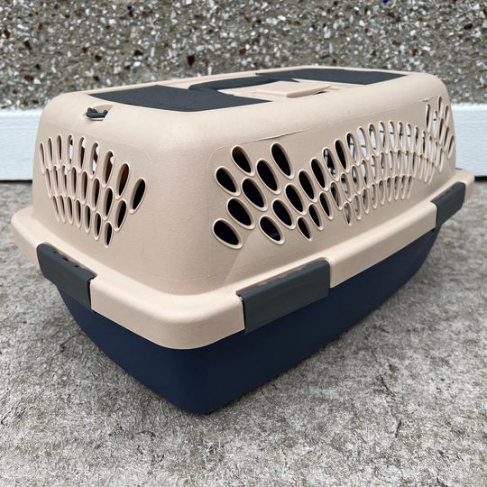 My Little Pet Shop Pet Taxi 18 inch Dog Cat Pet Kennel Crate Small Denim Blue and Tan Up to 15 Lb