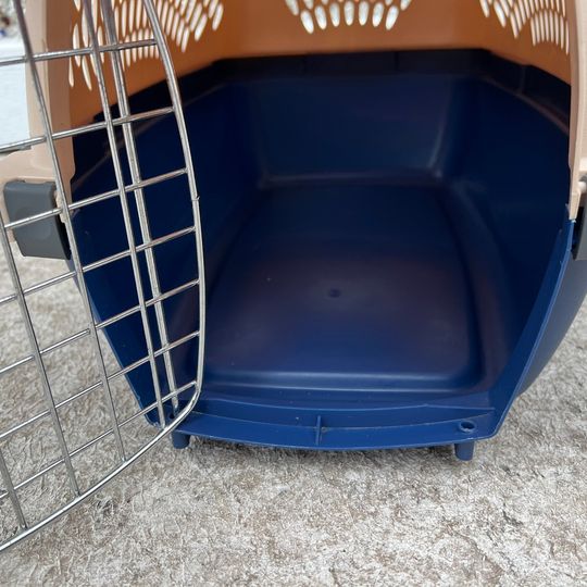My Little Pet Shop Pet Taxi 18 inch Dog Cat Pet Kennel Crate Small Denim Blue and Tan Up to 15 Lb