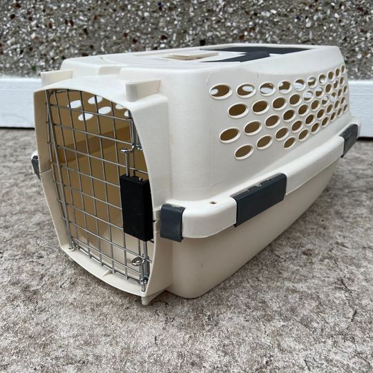 My Little Pet Shop Pet Taxi 18 inch Dog Cat Pet Kennel Crate Small White Up to 15 Lb