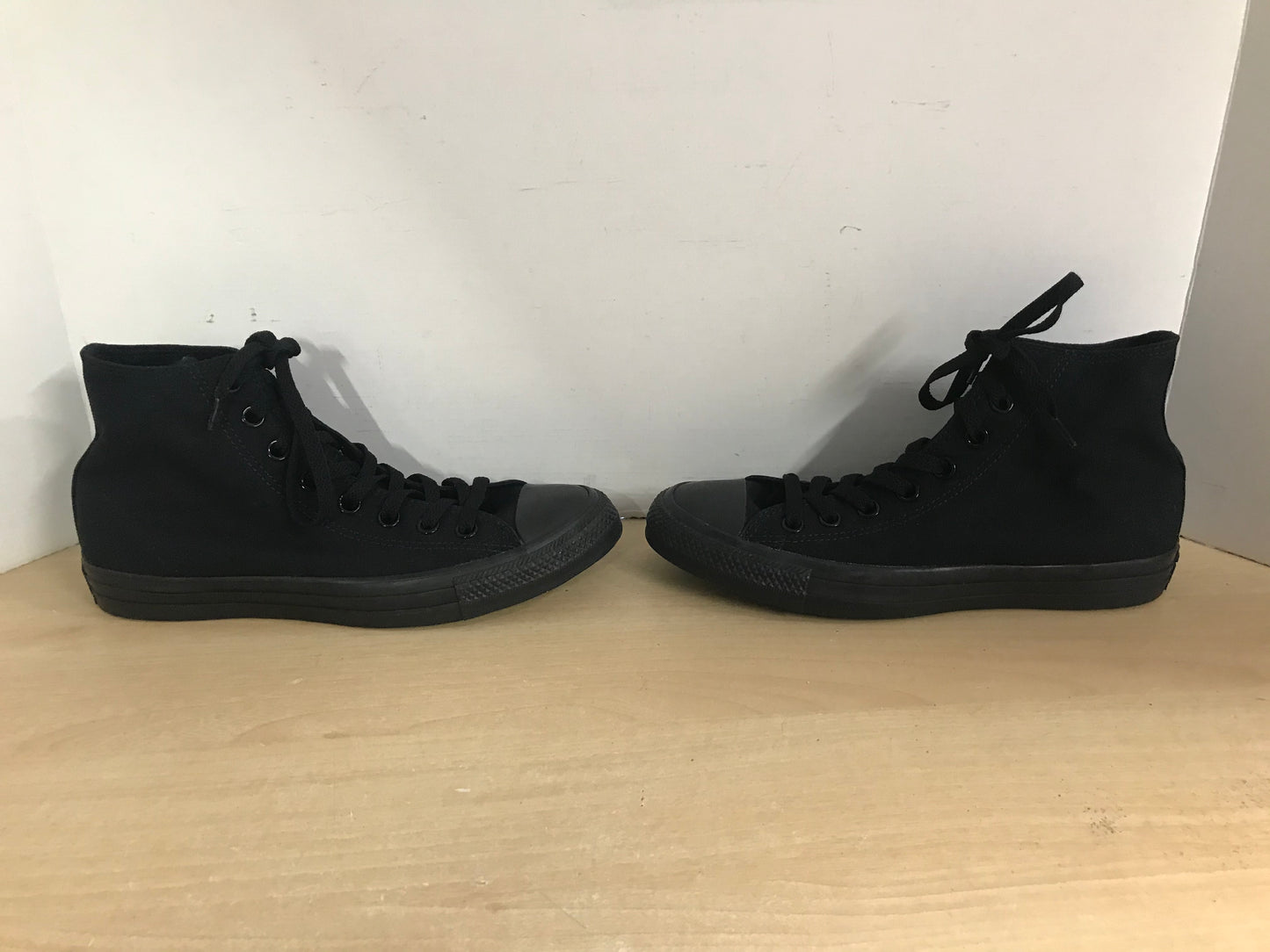 Runners Men's Size 7 Ladies Size 8.5 Converse Sneakers Black Cotton High Top New Demo Model