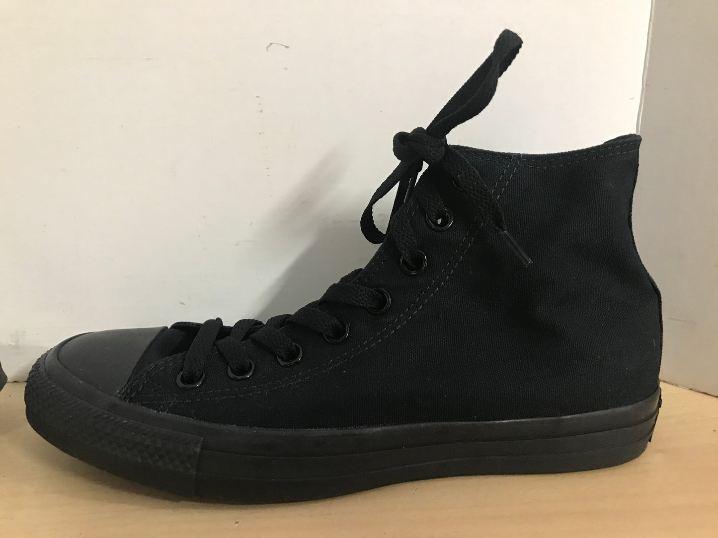 Runners Men's Size 7 Ladies Size 8.5 Converse Sneakers Black Cotton High Top New Demo Model