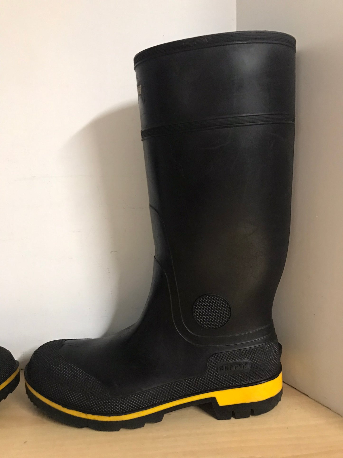 Rain Boots Men's Size 12 SA Approved Work Boots Lacrosse SA Steel Toe Rubber Excellent