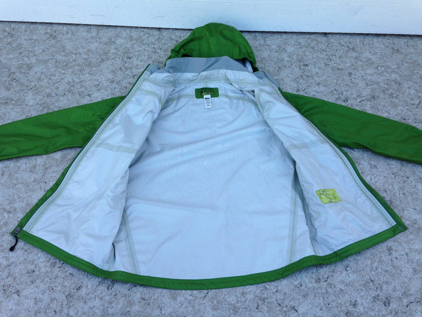 Rain Coat Child Size 14-16 REI Waterproof Green Excellent