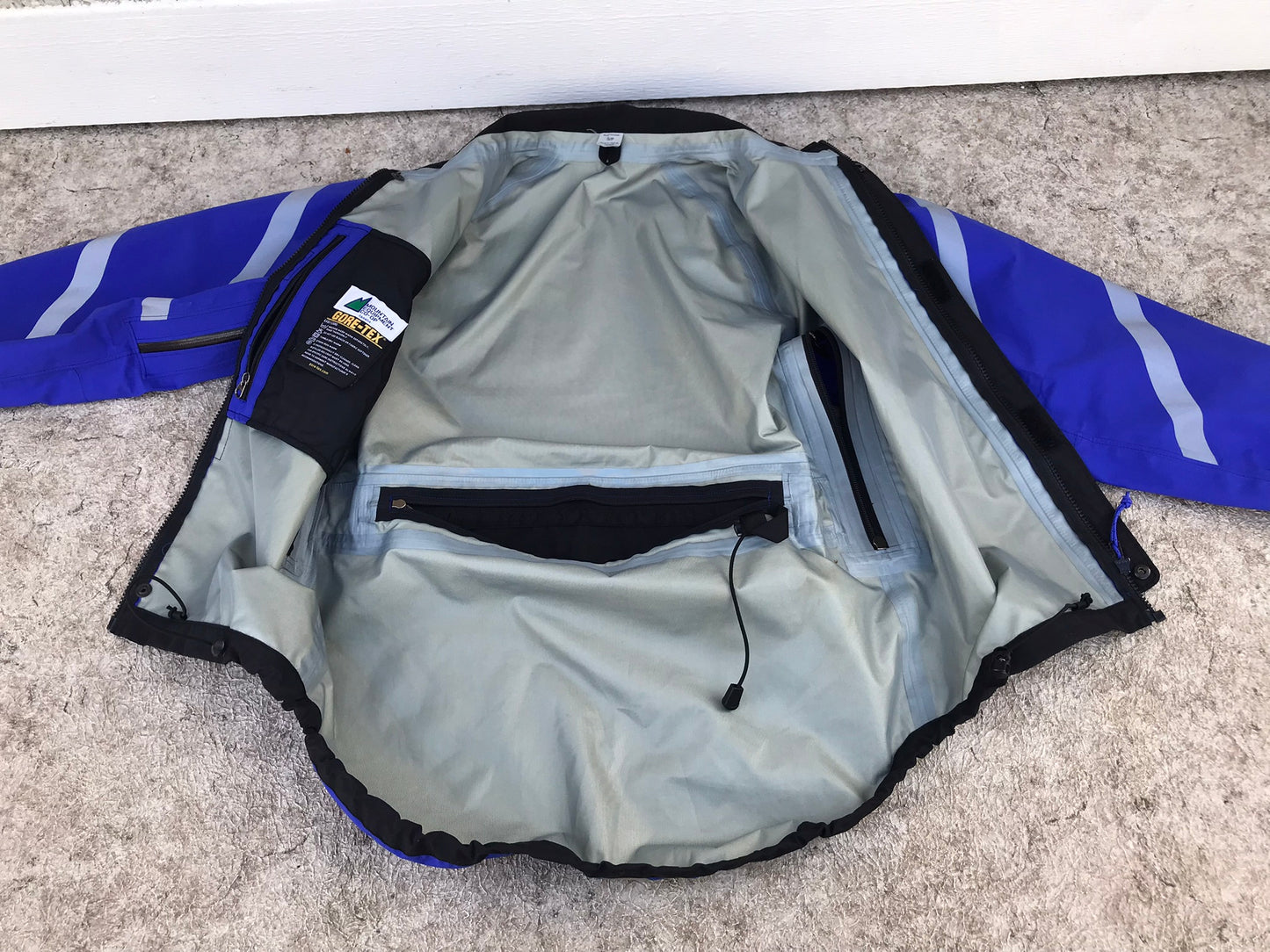 Rain Coat Men's Size Small MEC Gore-Tex Waterproof Bike With Reflectors As New Blue