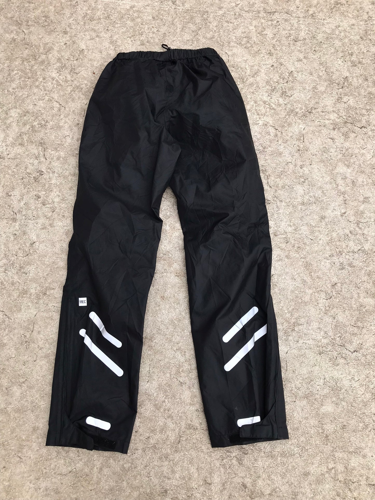 Rain Pants Ladies Size Small MEC Bike Waterproof Wind Proof With Reflectors Black New Demo Model