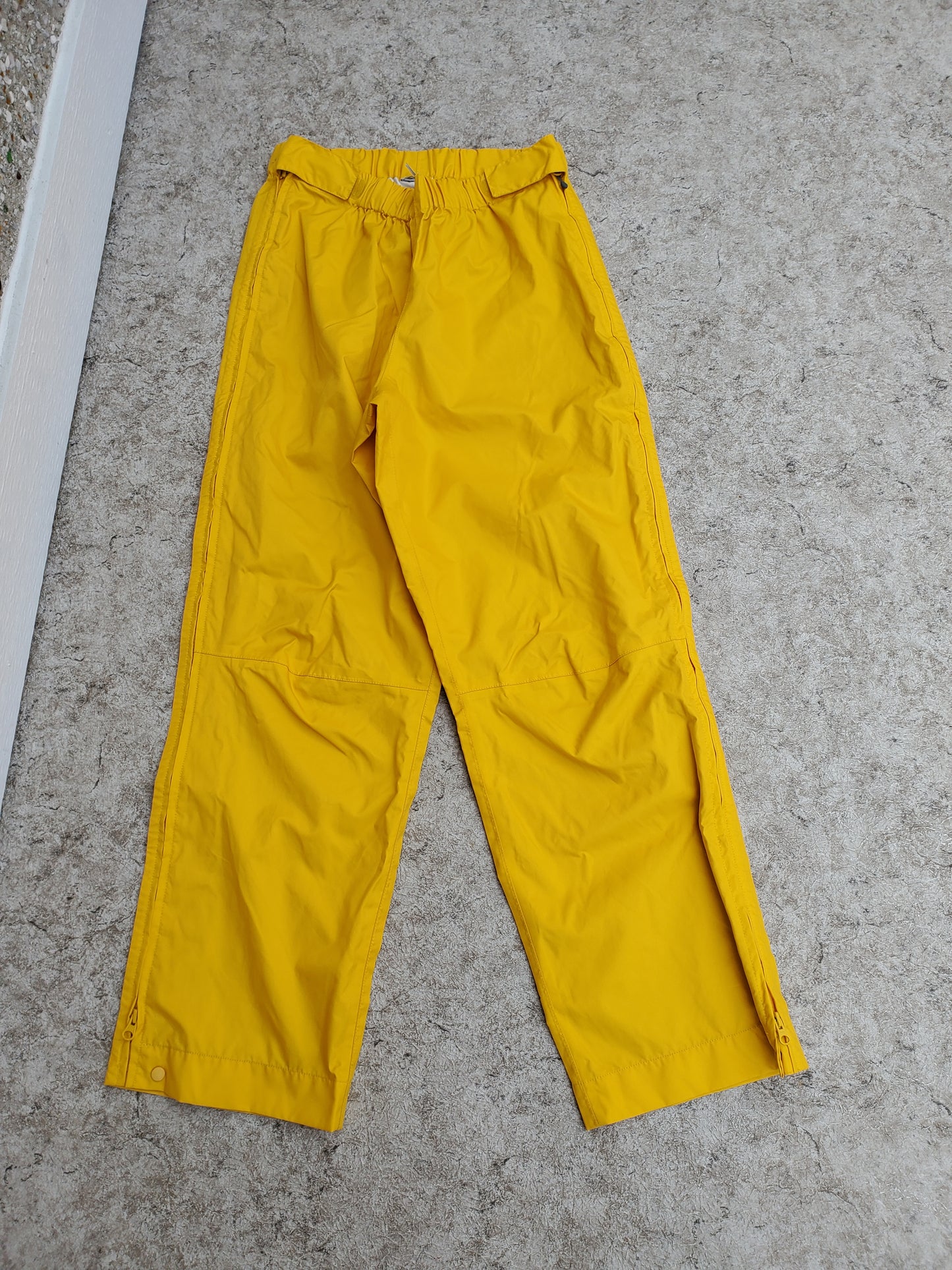Rain Pants Men's Size Medium Waterproof Full Zippers Up Both legs Great For Biking, Working, Motorcycle Yellow