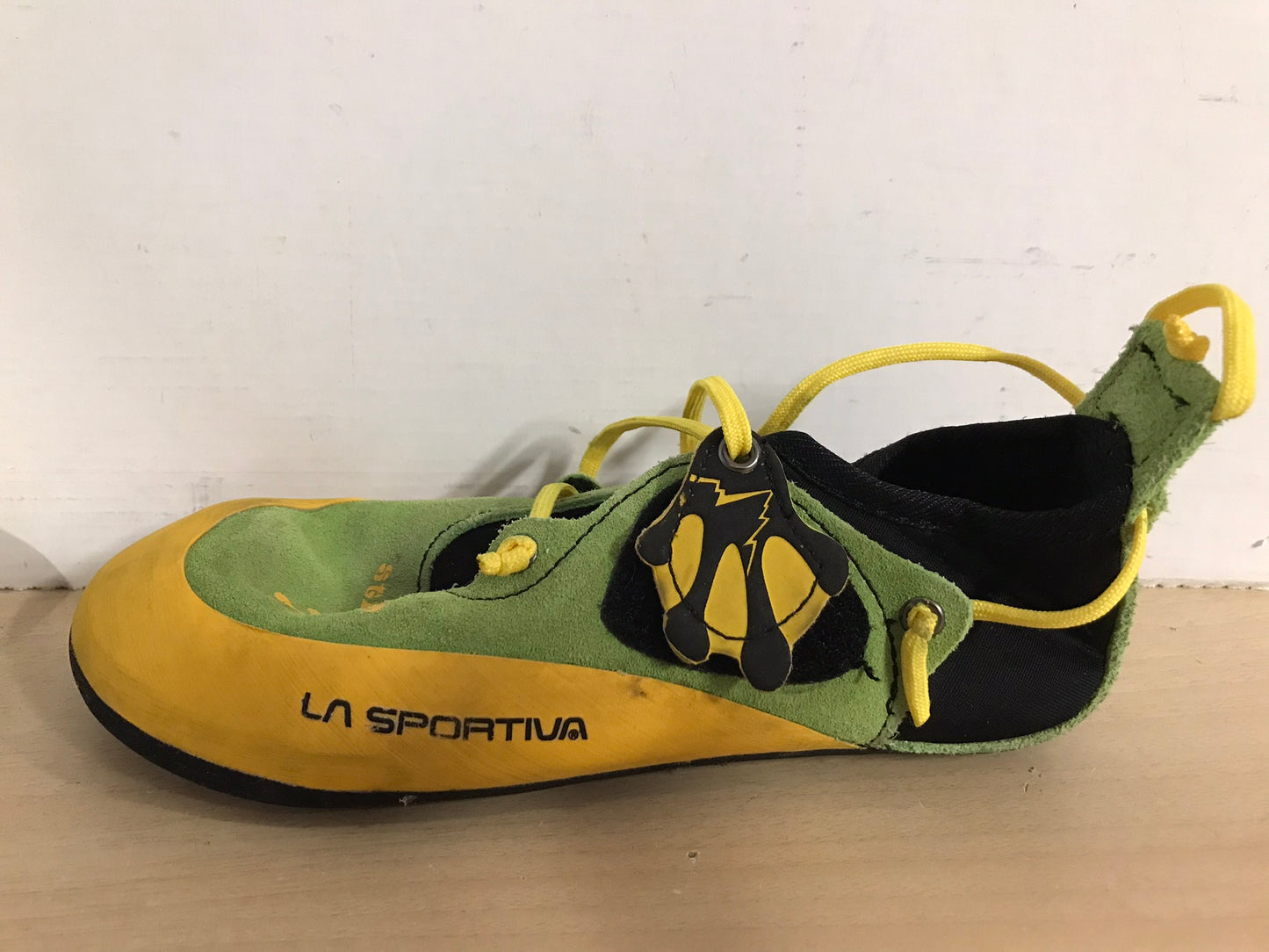 Rock Climbing Shoes Child Size 2-3 La Sportiva Lime and Lemon