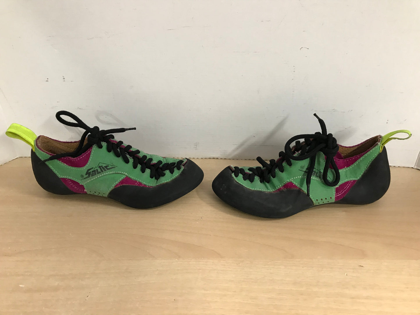 Rock Climbing Shoes Child Size 3 Saltic PT 3440