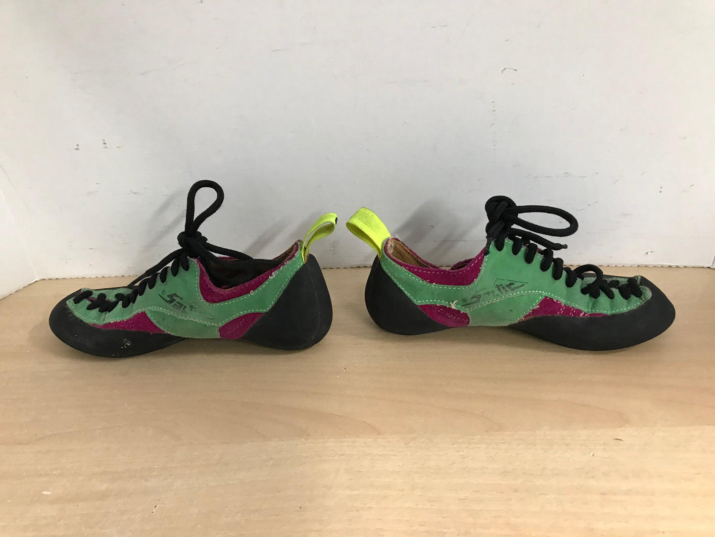Rock Climbing Shoes Child Size 3 Saltic PT 3440