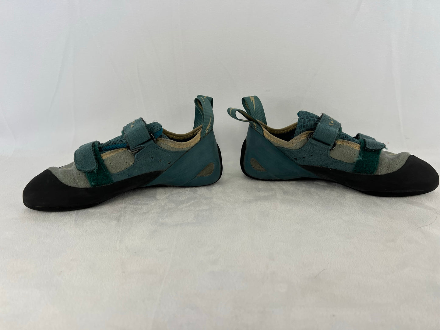 Rock Climbing Shoes Child Size  5.5  Elektra Evolve Teal Black